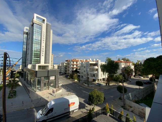 Zypern Kyrenia Zentrum zu vermieten 2 + 1 Wohnung und Büro ** 