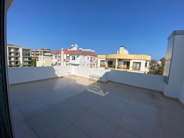 VOLL MÖBLIERTES 2+1 PENTHOUSE ZUR MIETE IN ZYPERN KYRENIA ZENTRUM ** 