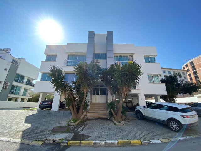 VOLL MÖBLIERTES 2+1 PENTHOUSE ZUR MIETE IN ZYPERN KYRENIA ZENTRUM ** 