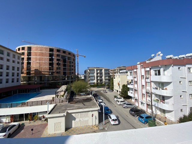 VOLL MÖBLIERTES 2+1 PENTHOUSE ZUR MIETE IN ZYPERN KYRENIA ZENTRUM ** 