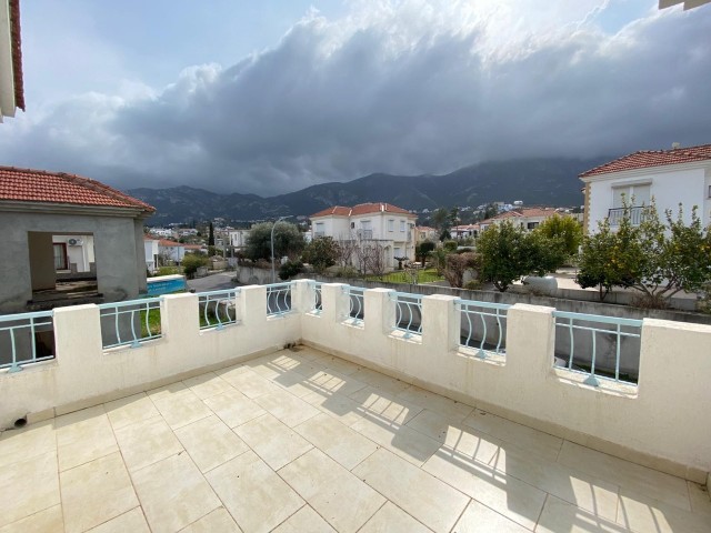 Freistehende Villa Mit 3 Schlafzimmern Mit Großem Garten Zum Verkauf In Ozanköy Bellapais In Zypern Kyrenia ** 