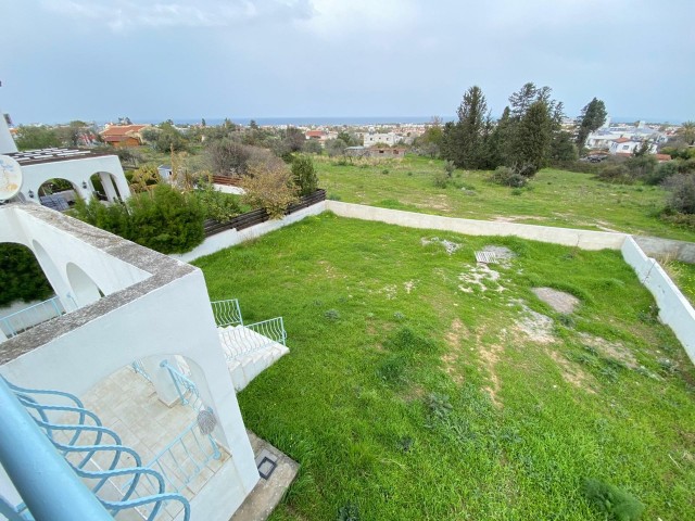 Freistehende Villa Mit 3 Schlafzimmern Mit Großem Garten Zum Verkauf In Ozanköy Bellapais In Zypern Kyrenia ** 