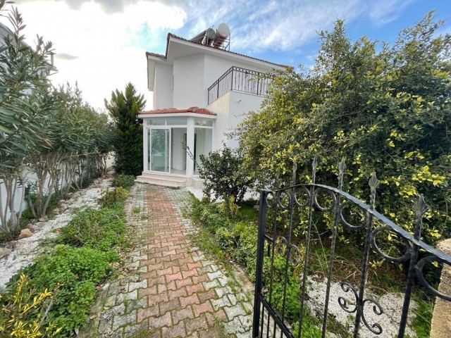 3+1 Villa zum Verkauf mit freistehendem Pool mit Berg-und Meerblick in Kyrenia Alsancak ** 