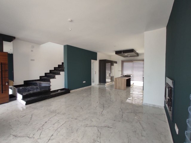 Kıbrıs Girne Karşıyaka'da Satılık 3+1 Modern Villa