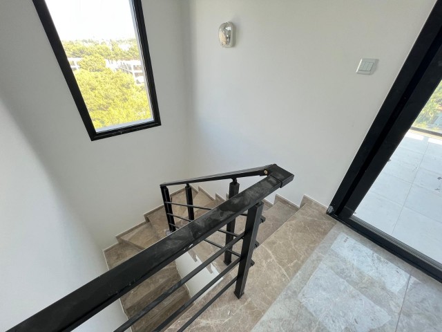 Kıbrıs Girne Merkez Muhteşem Lokasyonda Satılık 2+1 Penthouse