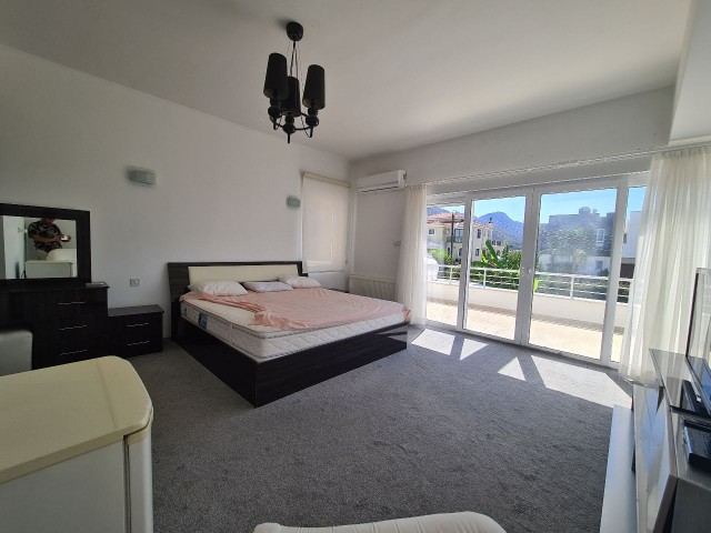 Kıbrıs Girne Çatalköy'de Satılık 4+1 Lux Villa