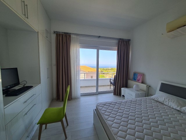 Kıbrıs Girne Çatalköy'de Satılık 4+1 Lux Villa