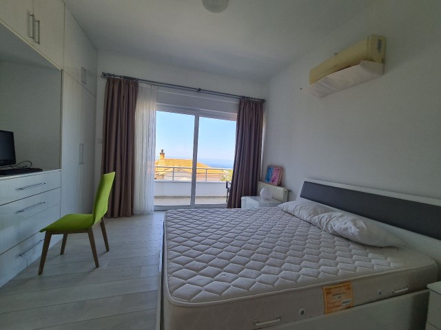 Kıbrıs Girne Çatalköy'de Satılık 4+1 Lux Villa