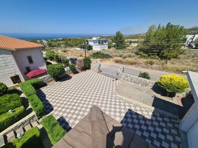 Kıbrıs Girne Çatalköy'de Satılık 4+1 Lux Villa