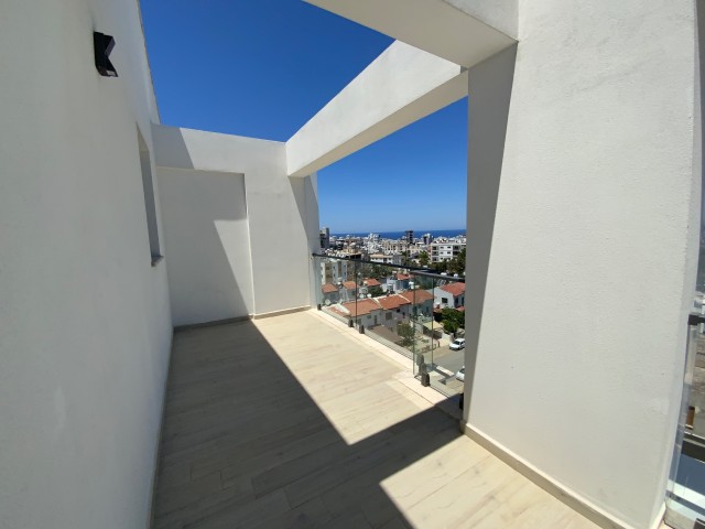 2+1 Penthouse Mit Meerblick Zu Vermieten In Kyrenia Stadtzentrum ** 