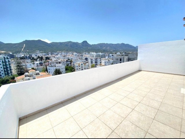 2+1 PENTHOUSE ZU VERMIETEN IM ZENTRUM VON KYRENIA ** 