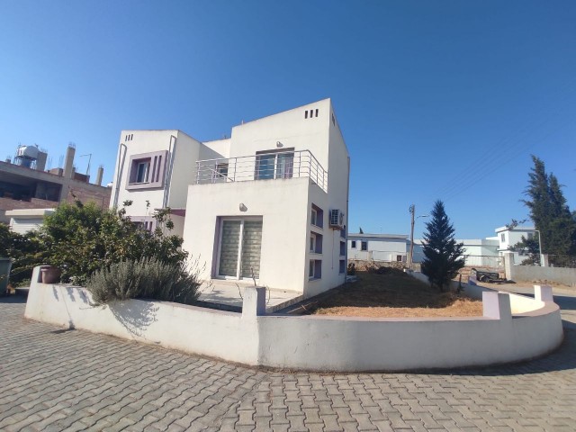 Voll Möblierte 4 + 1 Villa Zur Miete In Nikosia Mitry In Zypern... ** 