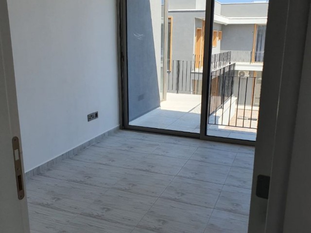 1+1 APARTMENT MIT TERRASSE MIT GEMEINSCHAFTSPOOL IN ALSANCAK ** 