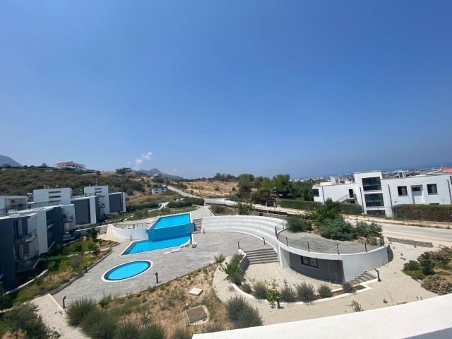 2+1 WOHNUNG MIT POOL ZU VERMIETEN IN ZYPERN KYRENIA BELLAPAIS ** 