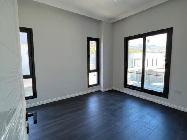 Kıbrıs Girne Edremit Kapanmaz Deniz Manzaralı Satılık Modern 3+1 Villa