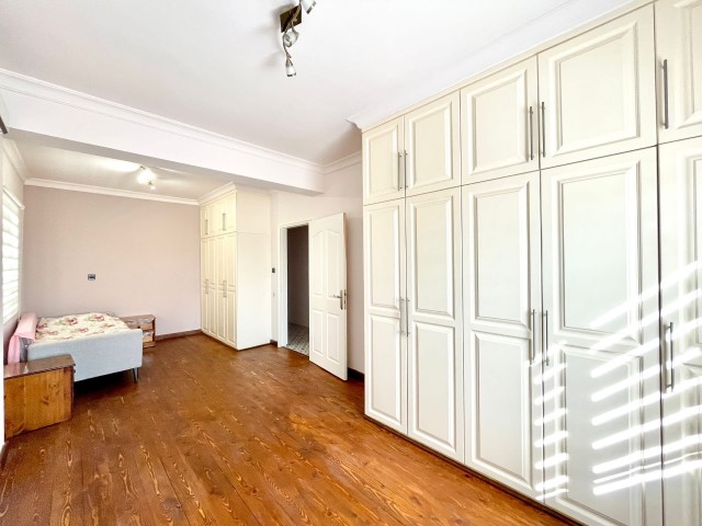 Kıbrıs Girne Çatalköy Satılık Lüx 4+2 Villa