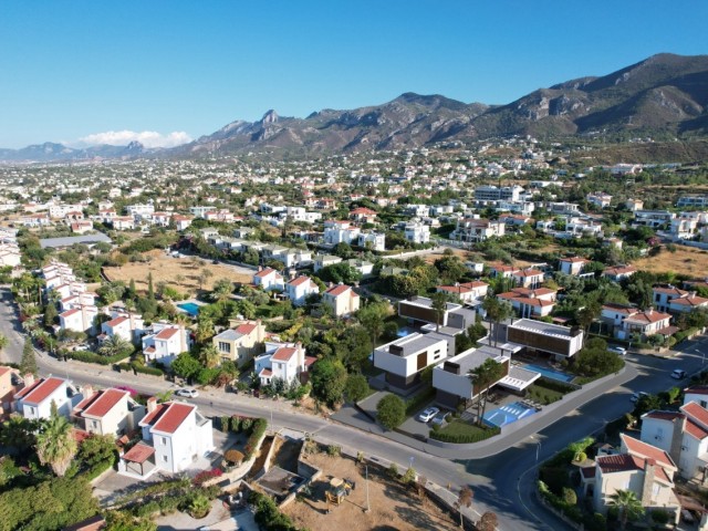 Son 1 Villa .! Kıbrıs Girne Bellapais Satılık Havuzlu Deniz Manzaralı  Villa