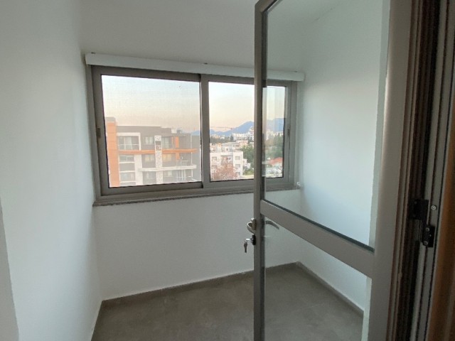 Kıbrıs Girne Merkez Satılık Deniz Manzaralı 3+1 Penthouse 