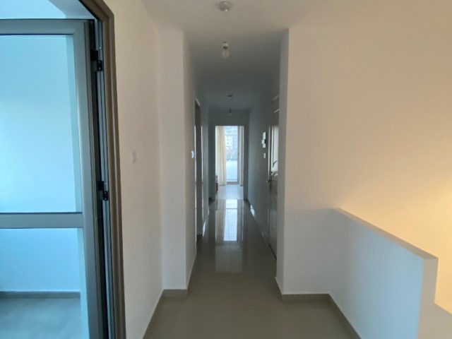 Kıbrıs Girne Merkez Satılık Deniz Manzaralı 3+1 Penthouse 