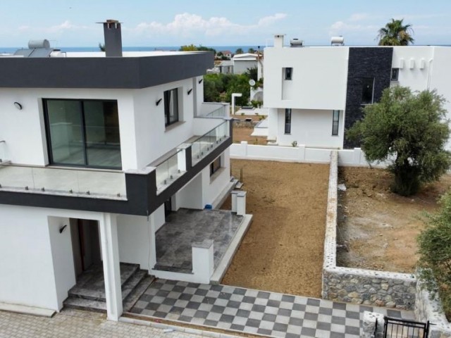 Kıbrıs Girne Çatalköy Satılık 1 Dönüm Arazi içinde Deniz Manzaralı Dublex Villa 