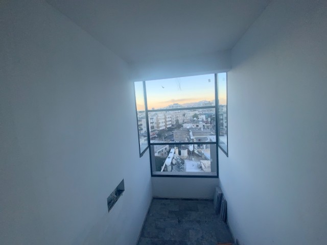 Kıbrıs Girne Merkez Satılık Sıfır Deniz Manzaralı 3+1 Daire ve Penthouse 