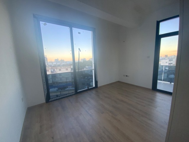 Kıbrıs Girne Merkez Satılık Sıfır Deniz Manzaralı 3+1 Daire ve Penthouse 