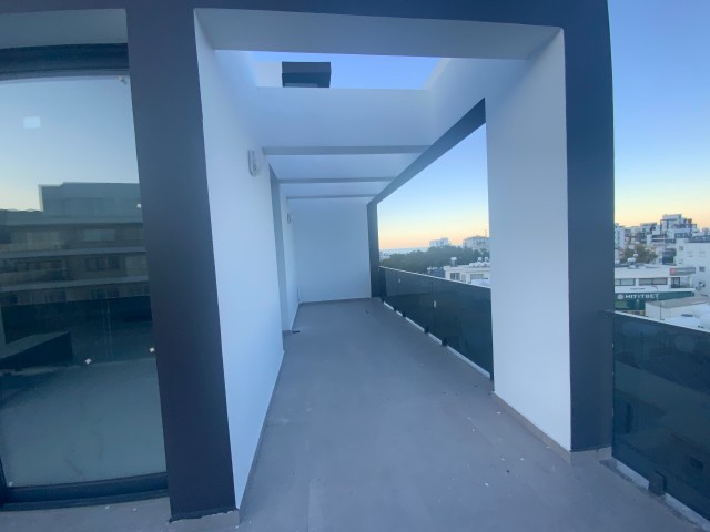 Kıbrıs Girne Merkez Satılık Sıfır Deniz Manzaralı 3+1 Daire ve Penthouse 