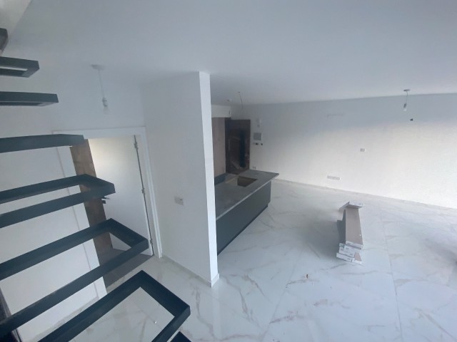 Kıbrıs Girne Merkez Satılık Sıfır Dağ Manzaralı 2+1 Loft Daireler