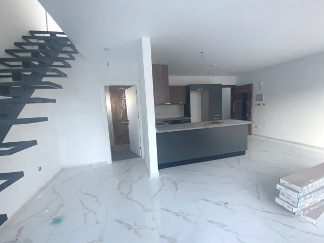 Kıbrıs Girne Merkez Satılık Sıfır Dağ Manzaralı 2+1 Loft Daireler