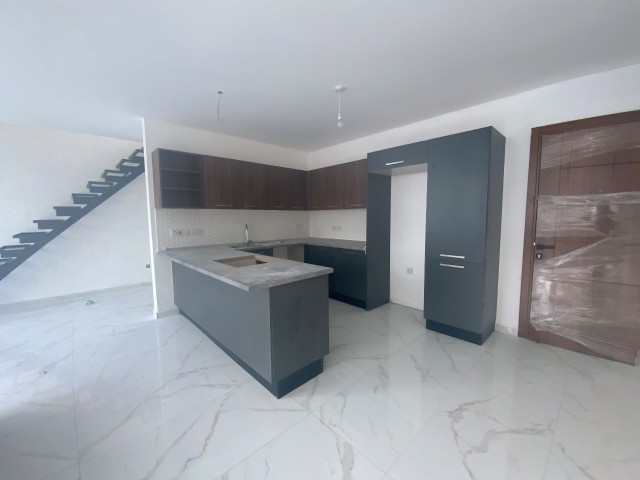 Kıbrıs Girne Merkez Satılık Sıfır Dağ Manzaralı 2+1 Loft Daireler