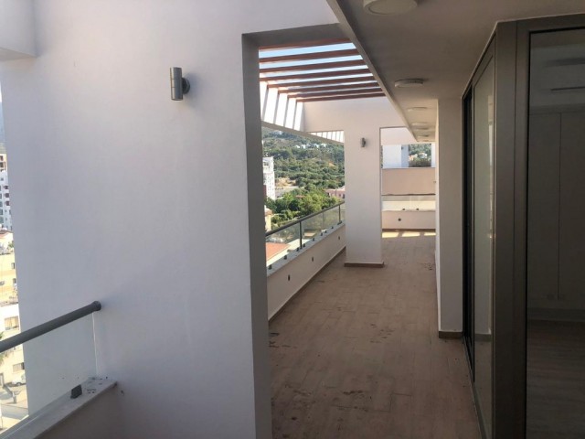 Penthouse zum Verkauf in Kyrenia Zentrum ** 