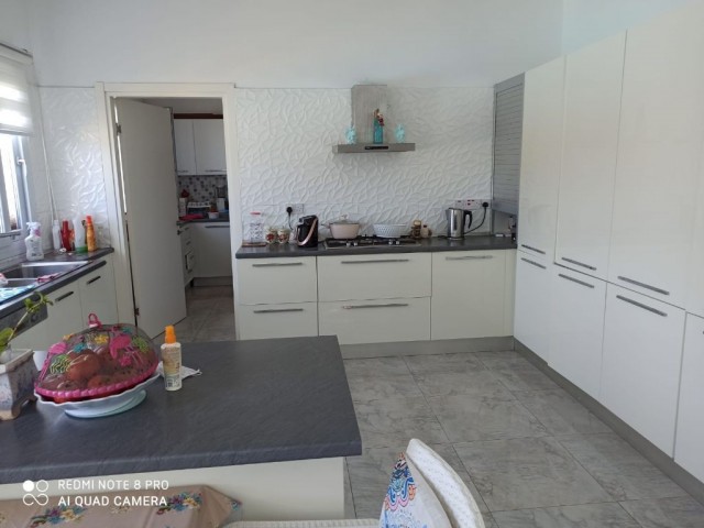 Girne Merkezde Satılık 4+1 Villa