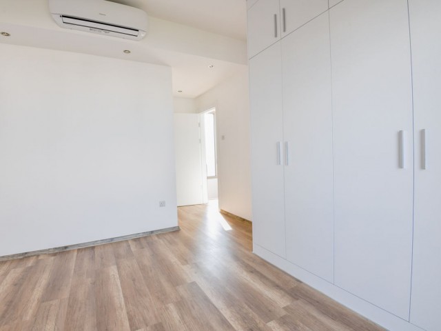 3 + 1 Penthouse-Wohnung Zum Verkauf In Kyrenia Zentrum ** 