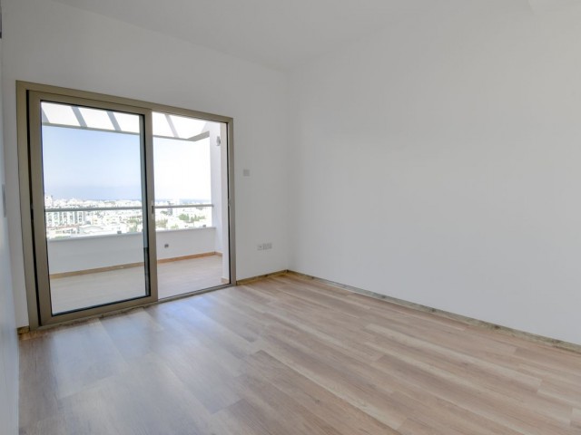 3 + 1 Penthouse-Wohnung Zum Verkauf In Kyrenia Zentrum ** 