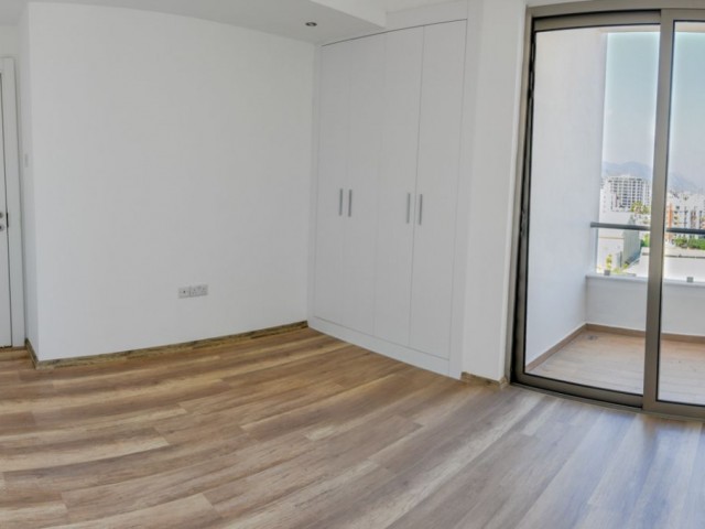 3 + 1 Penthouse-Wohnung Zum Verkauf In Kyrenia Zentrum ** 