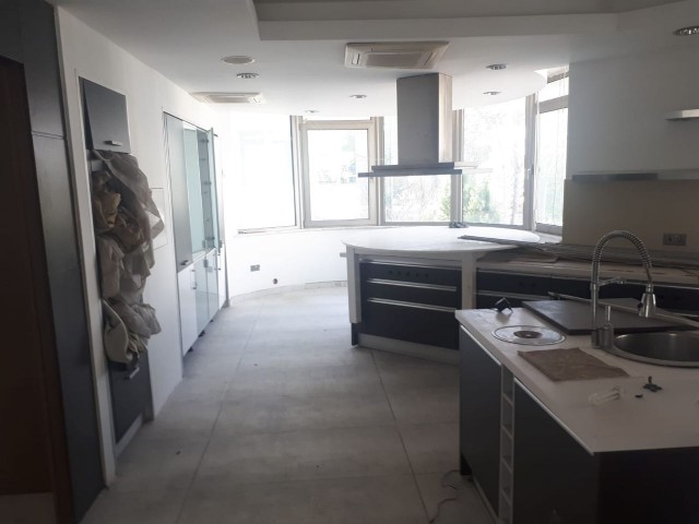 Girne Merkez’de Satılık Apartman