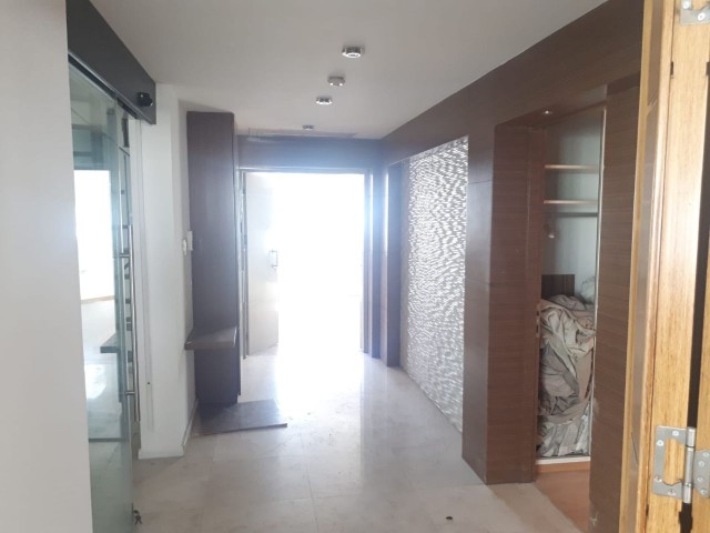 Girne Merkez’de Satılık Apartman