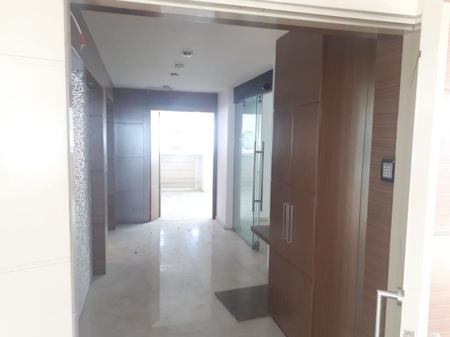 Girne Merkez’de Satılık Apartman