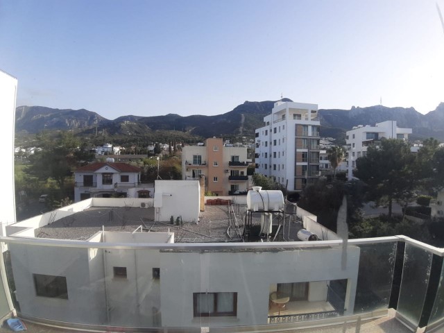 2 + 1 Penthouse-Wohnung Zum Verkauf In Kyrenia Zentrum ** 