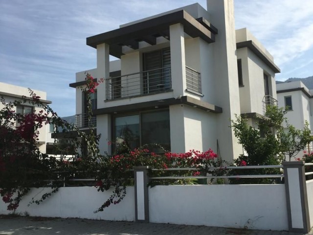 4 + 1 Luxusvilla Mit Meerblick Zur Miete In Alsancak ** 