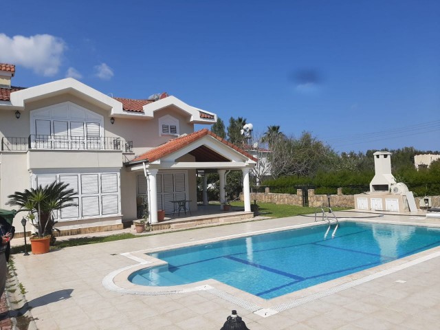 VILLA ZU VERMIETEN MIT POOL IN OZANKÖY ** 