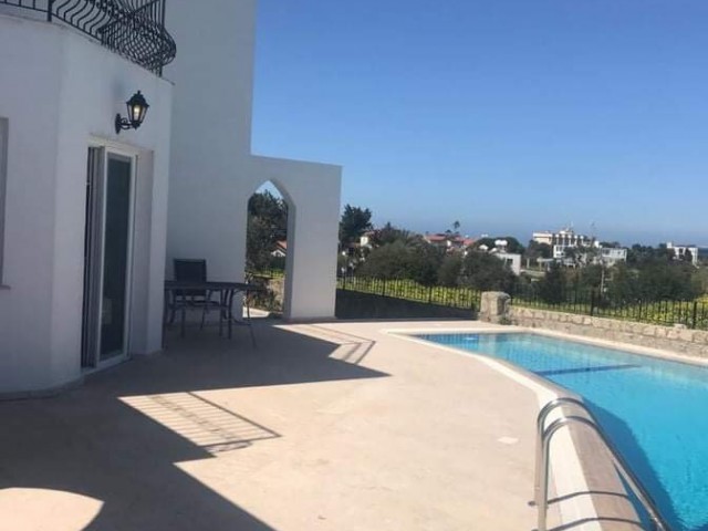 3+1 VOLL MÖBLIERTE DOPPEL LLOGARA VILLA ZUR MIETE MIT PRIVATEM POOL MIT HERRLICHER AUSSICHT IN ALSANCAK, DER PERLE VON KYRENIA ** 