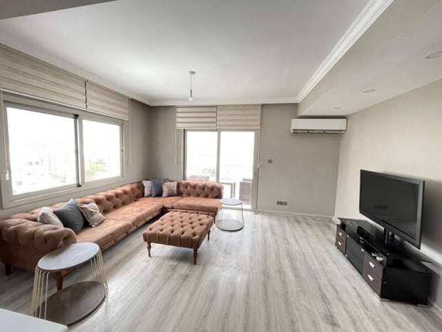 BRINGEN SIE DEN LUXUS NACH HAUSE, WENN SIE...3 + 1 VOLL MÖBLIERTES PENTHOUSE MIT GROßER TERRASSE MIT HERRLICHER AUSSICHT ZU VERMIETEN IN KYRENIA NUSMAR MARKET DISTRICT ** 