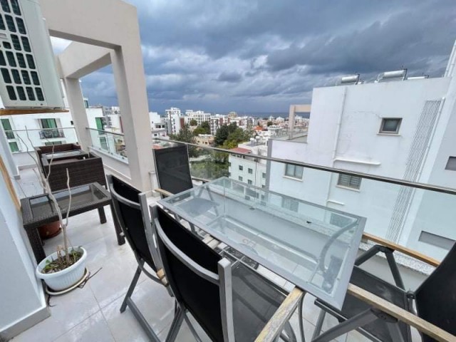 BRINGEN SIE DEN LUXUS NACH HAUSE, WENN SIE...3 + 1 VOLL MÖBLIERTES PENTHOUSE MIT GROßER TERRASSE MIT HERRLICHER AUSSICHT ZU VERMIETEN IN KYRENIA NUSMAR MARKET DISTRICT ** 