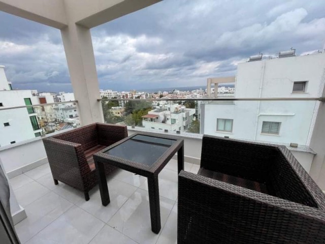 BRINGEN SIE DEN LUXUS NACH HAUSE, WENN SIE...3 + 1 VOLL MÖBLIERTES PENTHOUSE MIT GROßER TERRASSE MIT HERRLICHER AUSSICHT ZU VERMIETEN IN KYRENIA NUSMAR MARKET DISTRICT ** 