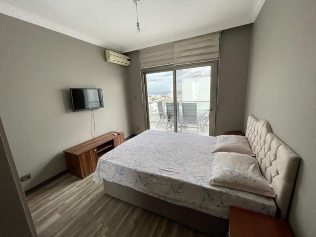 BRINGEN SIE DEN LUXUS NACH HAUSE, WENN SIE...3 + 1 VOLL MÖBLIERTES PENTHOUSE MIT GROßER TERRASSE MIT HERRLICHER AUSSICHT ZU VERMIETEN IN KYRENIA NUSMAR MARKET DISTRICT ** 