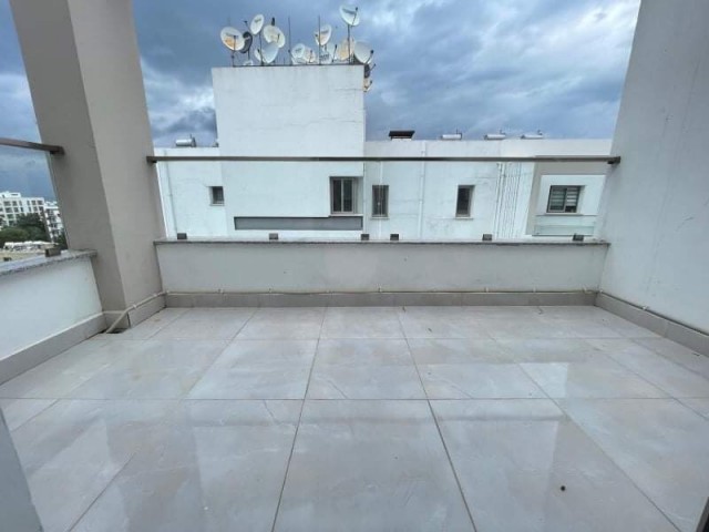 BRINGEN SIE DEN LUXUS NACH HAUSE, WENN SIE...3 + 1 VOLL MÖBLIERTES PENTHOUSE MIT GROßER TERRASSE MIT HERRLICHER AUSSICHT ZU VERMIETEN IN KYRENIA NUSMAR MARKET DISTRICT ** 