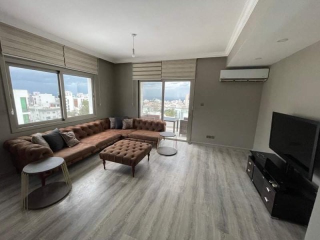 VOLL MÖBLIERT - 3+1 PENTHOUSE MIT GROßER TERRASSE MIT HERRLICHER AUSSICHT ZUM VERKAUF IN KYRENIA CENTRAL ** 