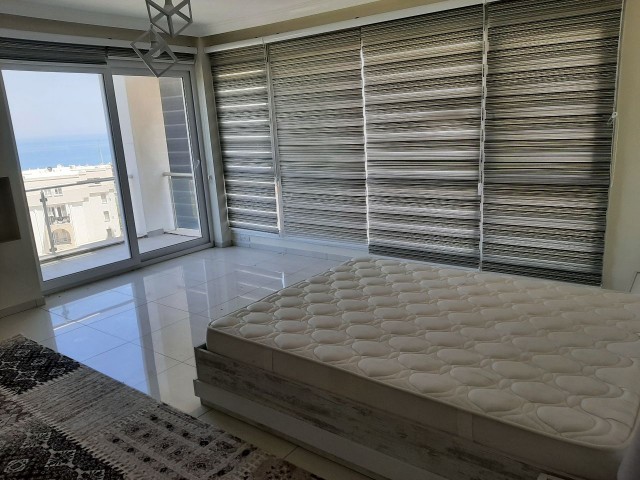 GİRNE MERKEZDE EŞSİZ MANZARALI ÖZEL HAVUZLU SATILIK 4+1 PENTHOUSE