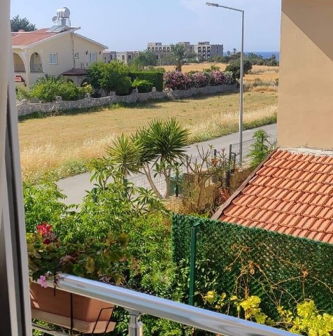 IN KYRENIA LAPTA BIETEN WIR IHNEN DAS LEBEN, VON DEM SIE GETRÄUMT HABEN, LLOGARA..SEHR GEPFLEGTE 3+1 VOLL MÖBLIERTE VILLA MIT PRIVATEM GARTEN, SEHR GUT GELEGEN AN DER STRANDPROMENADE, NUR 139.000① ** 